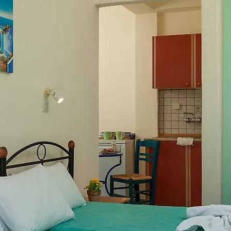 Marioly Parikia (Paros)